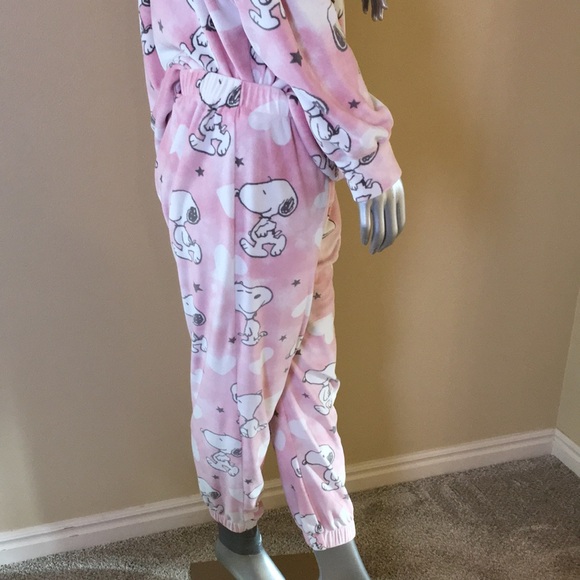 MUNKI MUNKI Peanuts Snoopy Hearts Velour Pajama Set Women's - Picture 12 of 16
